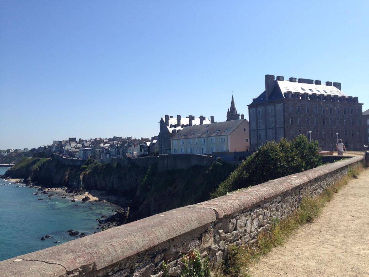Le Platgousset Granville Exterior foto